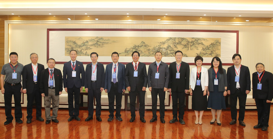 2025年4月27日，以“向新聚力 醫(yī)童護(hù)航”為主題的區(qū)域醫(yī)療中心高質(zhì)量發(fā)展論壇暨醫(yī)院文化傳承65年學(xué)術(shù)活動(dòng)在北京兒童醫(yī)院鄭州醫(yī)院舉辦。此次活動(dòng)，群星璀璨，專(zhuān)家云集，醫(yī)院通過(guò)舉辦高規(guī)格學(xué)術(shù)論壇、“河南省醫(yī)學(xué)科學(xué)院兒童醫(yī)院”揭牌和“河南省兒童罕見(jiàn)病聯(lián)盟”授牌儀式、罕見(jiàn)病學(xué)術(shù)講座等形式，推動(dòng)國(guó)家兒童區(qū)域醫(yī)療中心高質(zhì)量發(fā)展，致敬醫(yī)院65年光輝歲月。